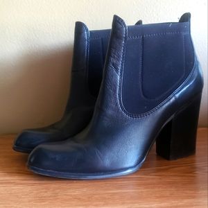 Stuart Weitzman Womens Chelsea Boots Ankle Black Leather Heels Pull On 6.5 Spai